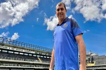 هواداران خشمگین استقلال به پیج کاریله یورش بردند