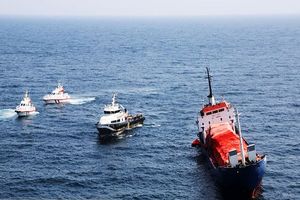 نجات 13 دریانورد خارجی توسط نیروهای امدادی بنادر هرمزگان 