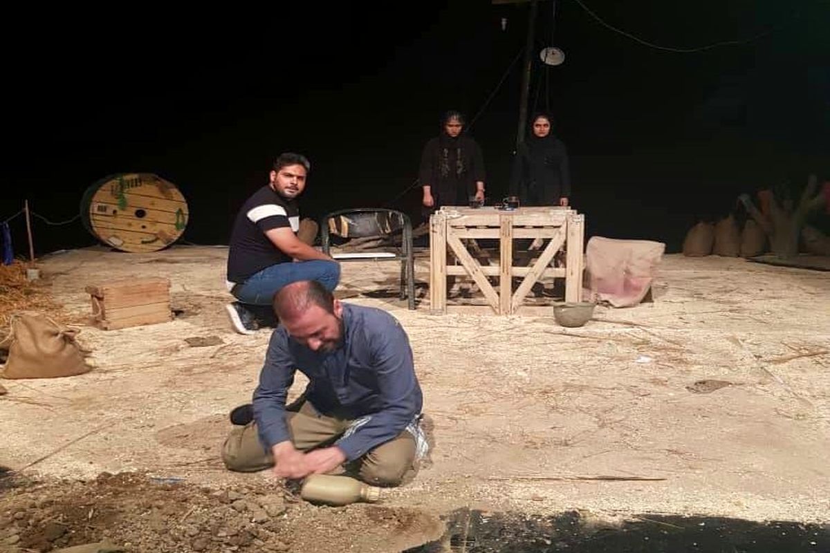 دو مرد با دهانی پر از کلاغ