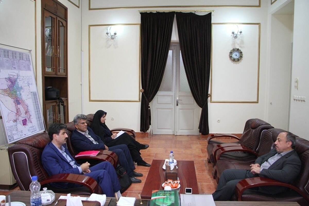 دیدار با شهردار زشت
