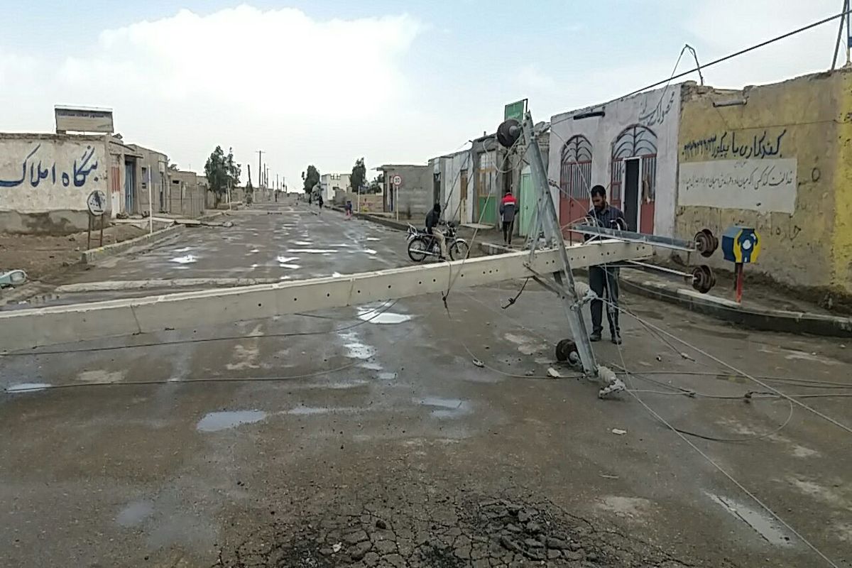 سقوط تیر برق