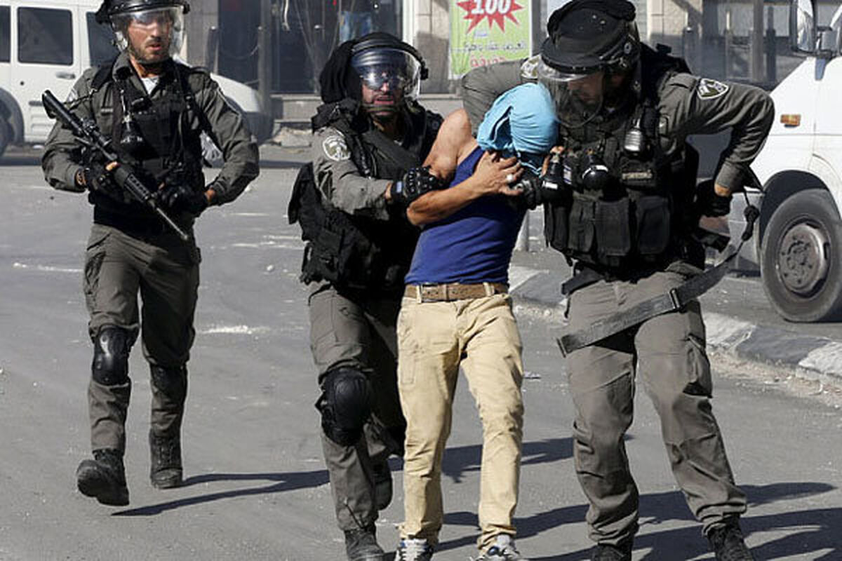 دستگیری فلسطینیان در کرانه باختری توسط رژیم صهیونیستی