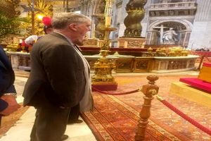 نماینده جمهوری اسلامی ایران به پاپ‌فرانسیس در رم ادای احترام کرد