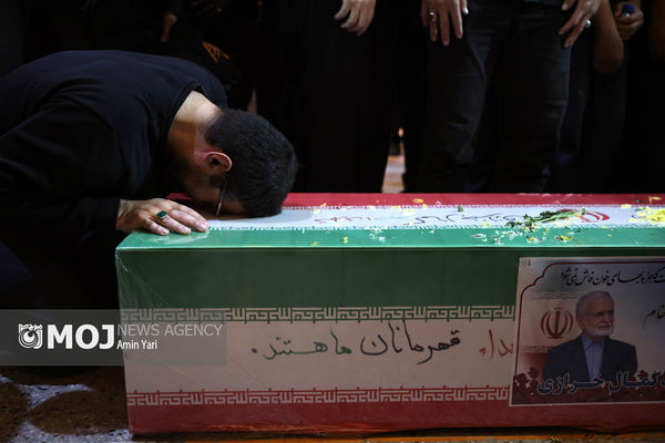خاندان دیپلماسی کشور با شهادت دکتر خرازی دچار ثلمه‌ای بزرگ شد