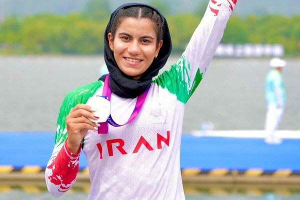 فاطمه مجلل مدال طلای روئینگ قهرمانی آسیا را کسب کرد