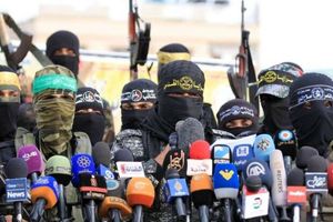 مقاومت با خائنان و مزدوران اسرائیل برخورد سنگینی می کند