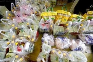 توزیع 150 سبد غذایی  بین نیازمندان توسط هلال احمر شهرضا 