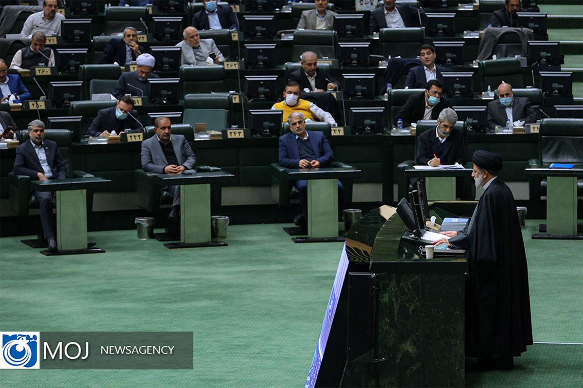 تقدیم لایحه بودجه سال ۱۴۰۲ در صحن علنی مجلس