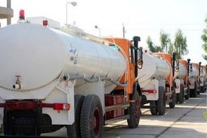 ستاد اجرایی فرمان امام، ۹۰ هزار بطری آب و تانکرهایی با ظرفیت ۱۱۰ هزار لیتر در مناطق بحرانی یزد توزیع کرد