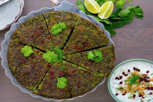 جشنواره غذای سنتی "انواع کوکو و سبزی" در فلاورجان برگزار شد