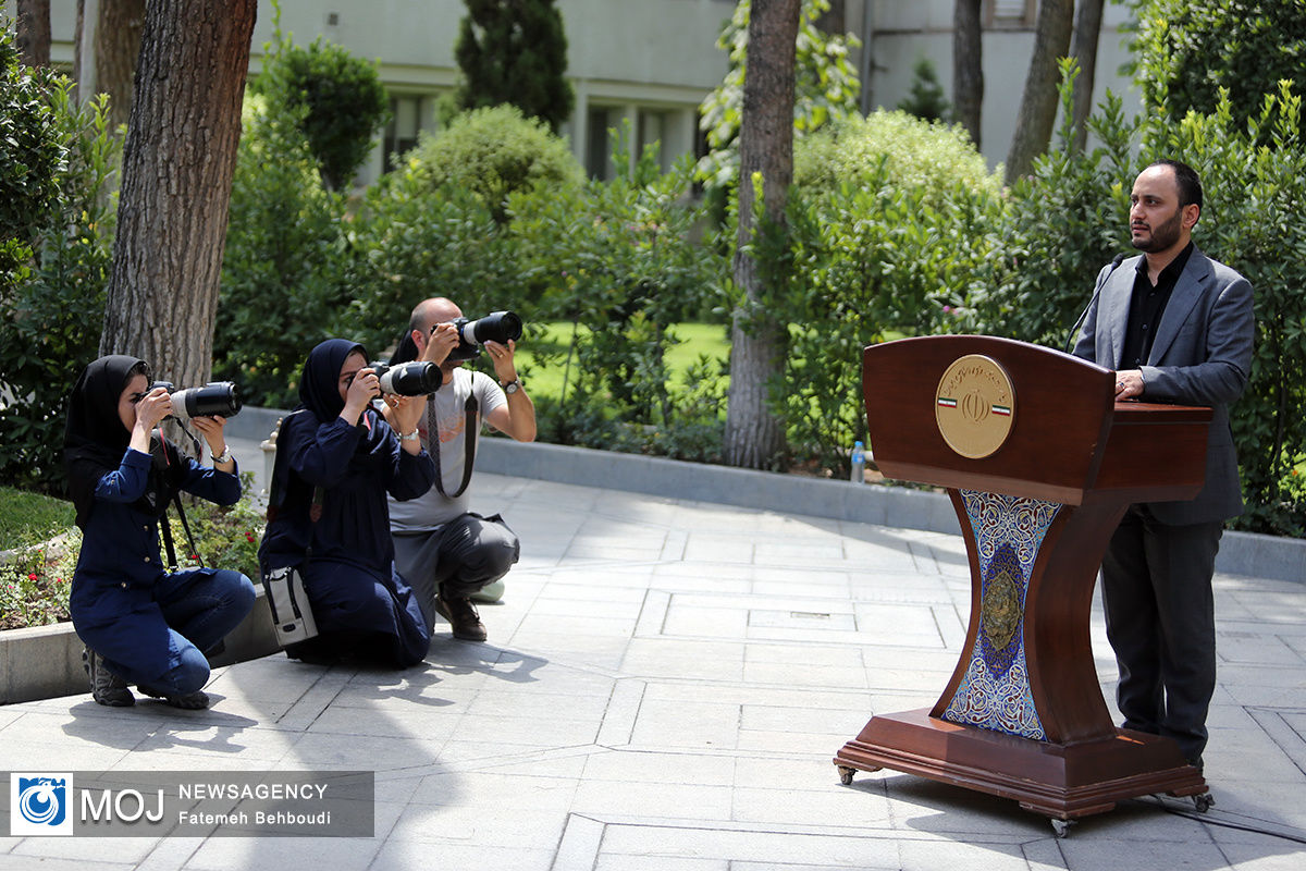 حاشیه جلسه هیئت دولت