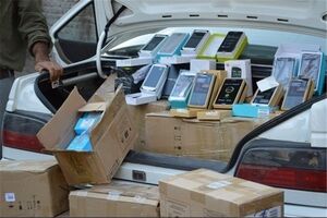 50 گوشی فاقد مجوز گمرکی کشف و تحویل تعزیرات شد