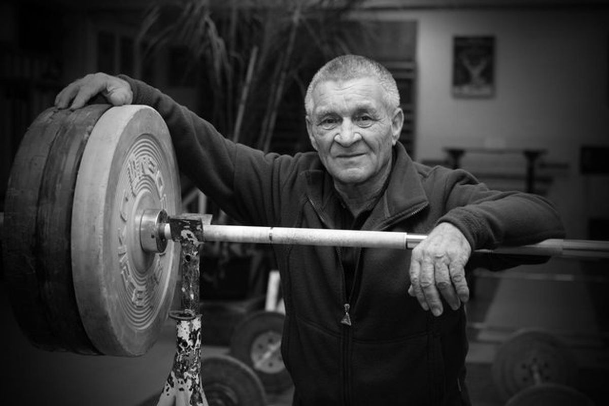 پیشکسوت وزنه برداری