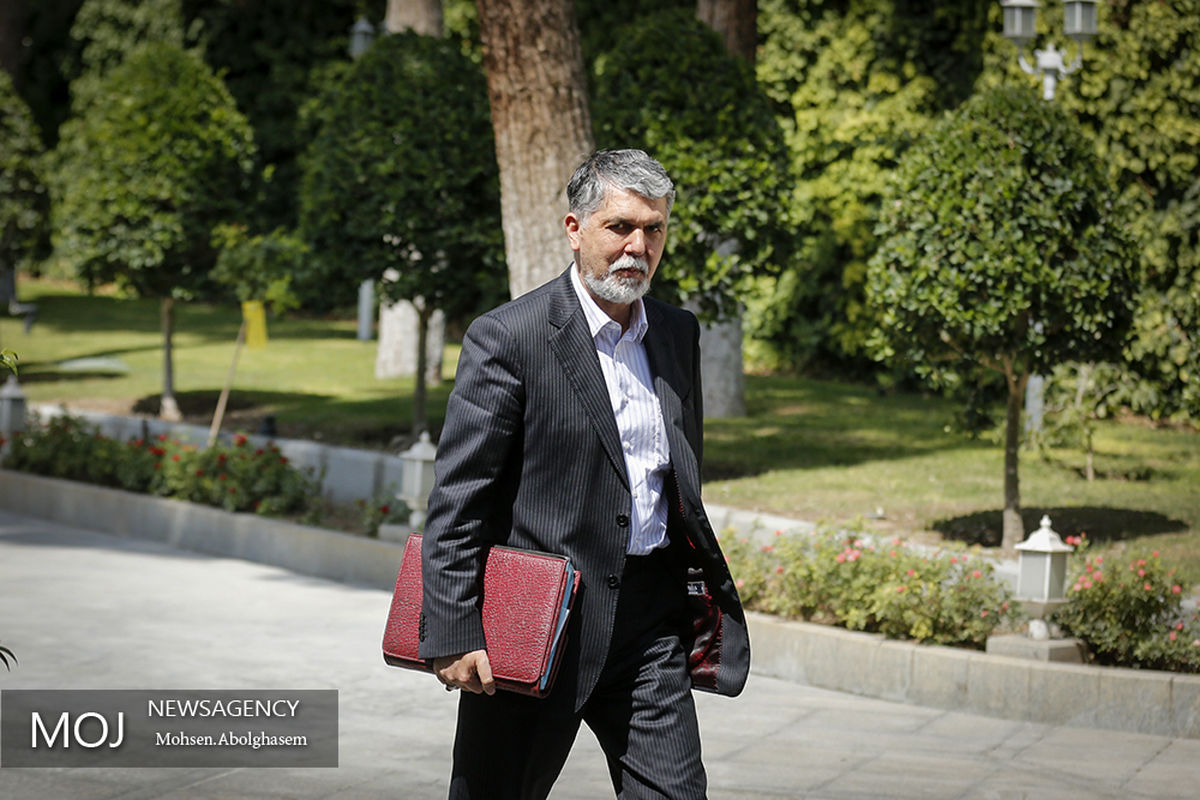 حاشیه جلسه هیات دولت - ۱۹ دی ۱۳۹۷/سید عباس صالحی وزیر ارشاد