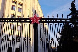 مسکو: بر خلاف آمریکا، برای تروریست‌ها سلاح ارسال نمی‌کنیم