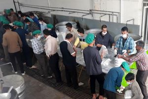 فعالیت های کانون خادمیاران آستان قدس شهرستان خمینی شهر در  طرح کمک مومنانه 