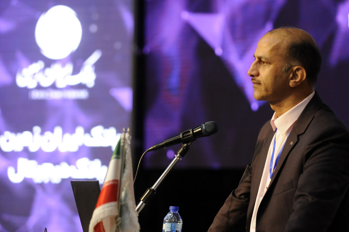 بازدید معاون عملیات بانکی از شعب استان تهران بانک ایران زمین