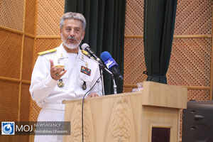 بازدید دریادار سیاری از پروژه ساخت ناوشکن دماوند-۲
