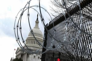 تخلیه کنگره آمریکا به‌دلیل تهدید هوایی