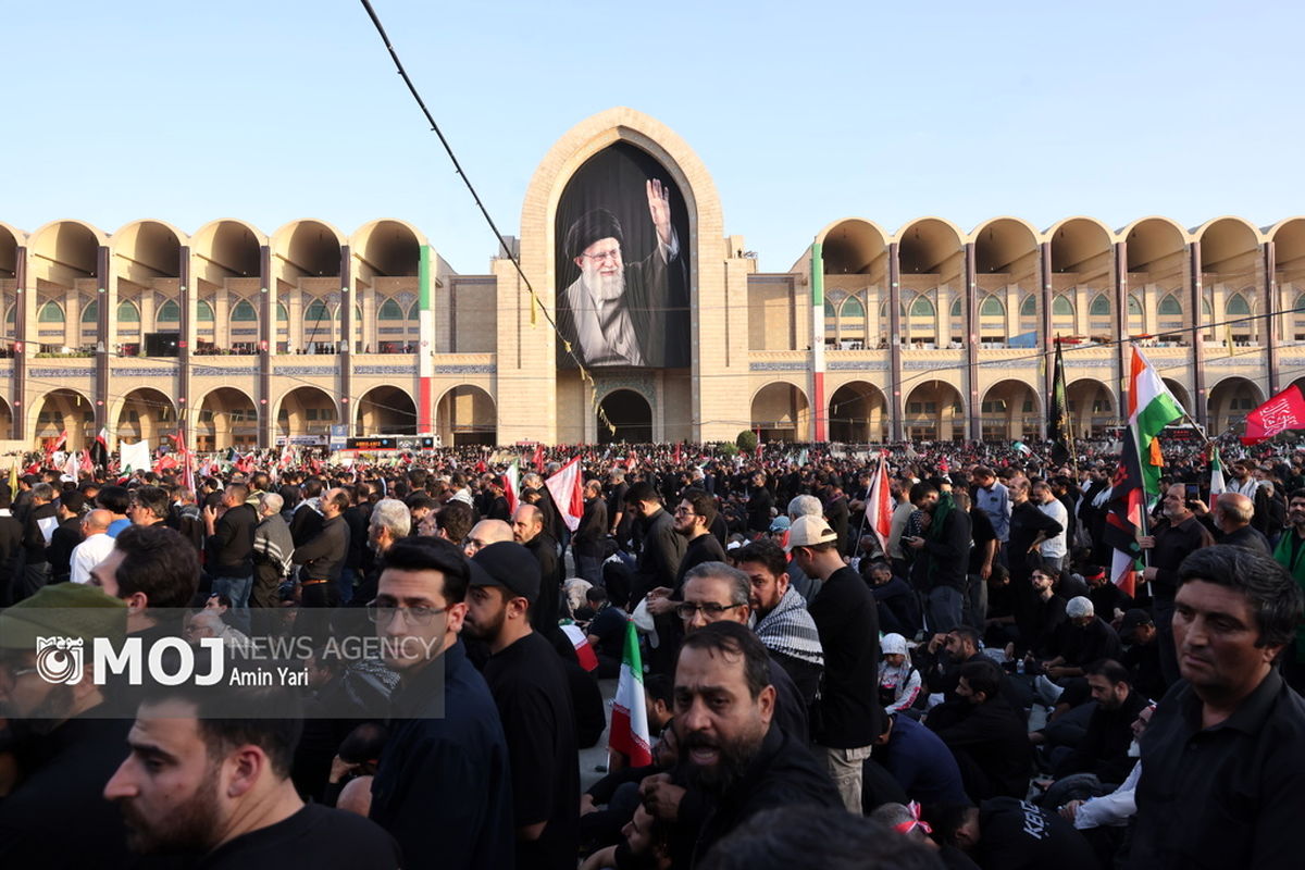 اقامه نماز بر پیکر مطهر رهبر شهید انقلاب