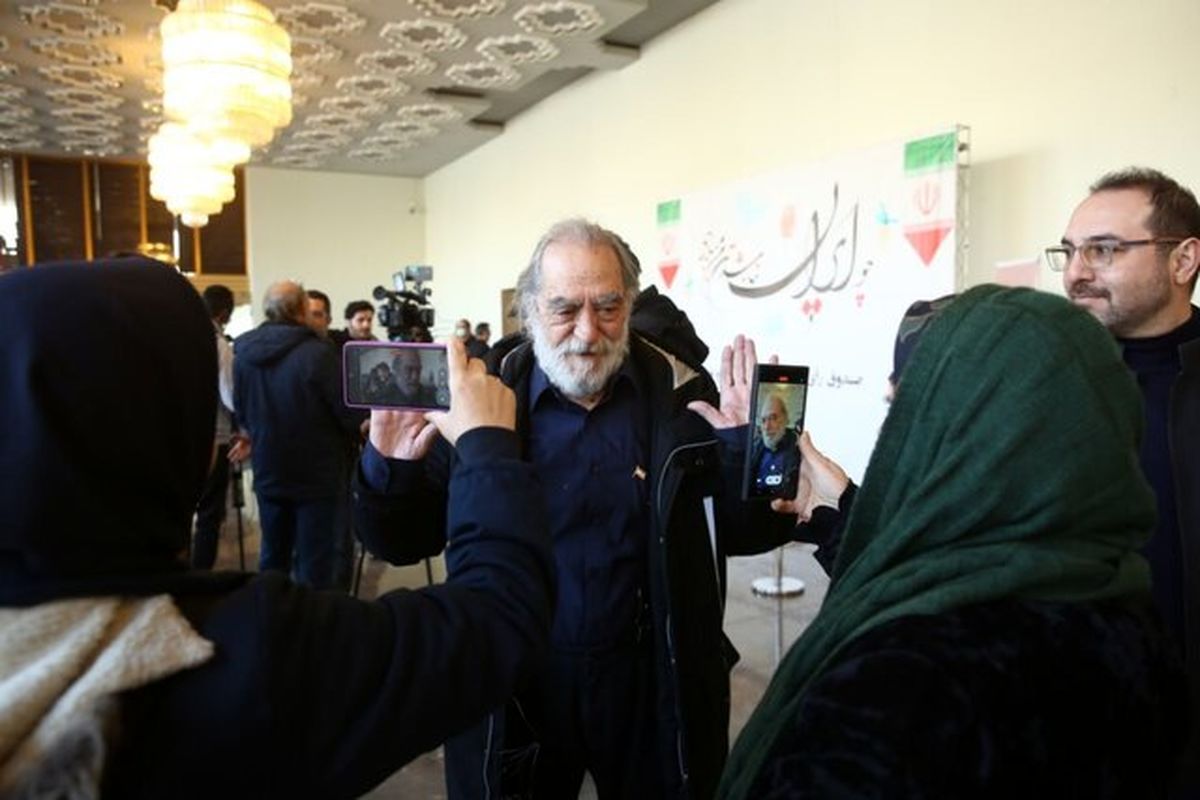 هنرمندان در تالار وحدت برای مشارکت در انتخابات ۱۴۰۲ حضور یافتند