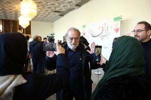 هنرمندان در تالار وحدت برای مشارکت در انتخابات ۱۴۰۲ حضور یافتند