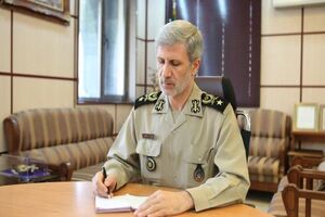 وزیر دفاع سالروز تشکیل نیروی دریایی را تبریک گفت