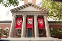 شکایت دانشگاه هاروارد از دولت ترامپ به دلیل قطع بودجه