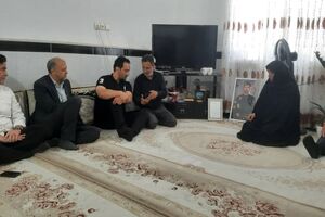 سرمربی تیم ملی کشتی به دیدار ۲ خانواده شهید فریمانی رفت