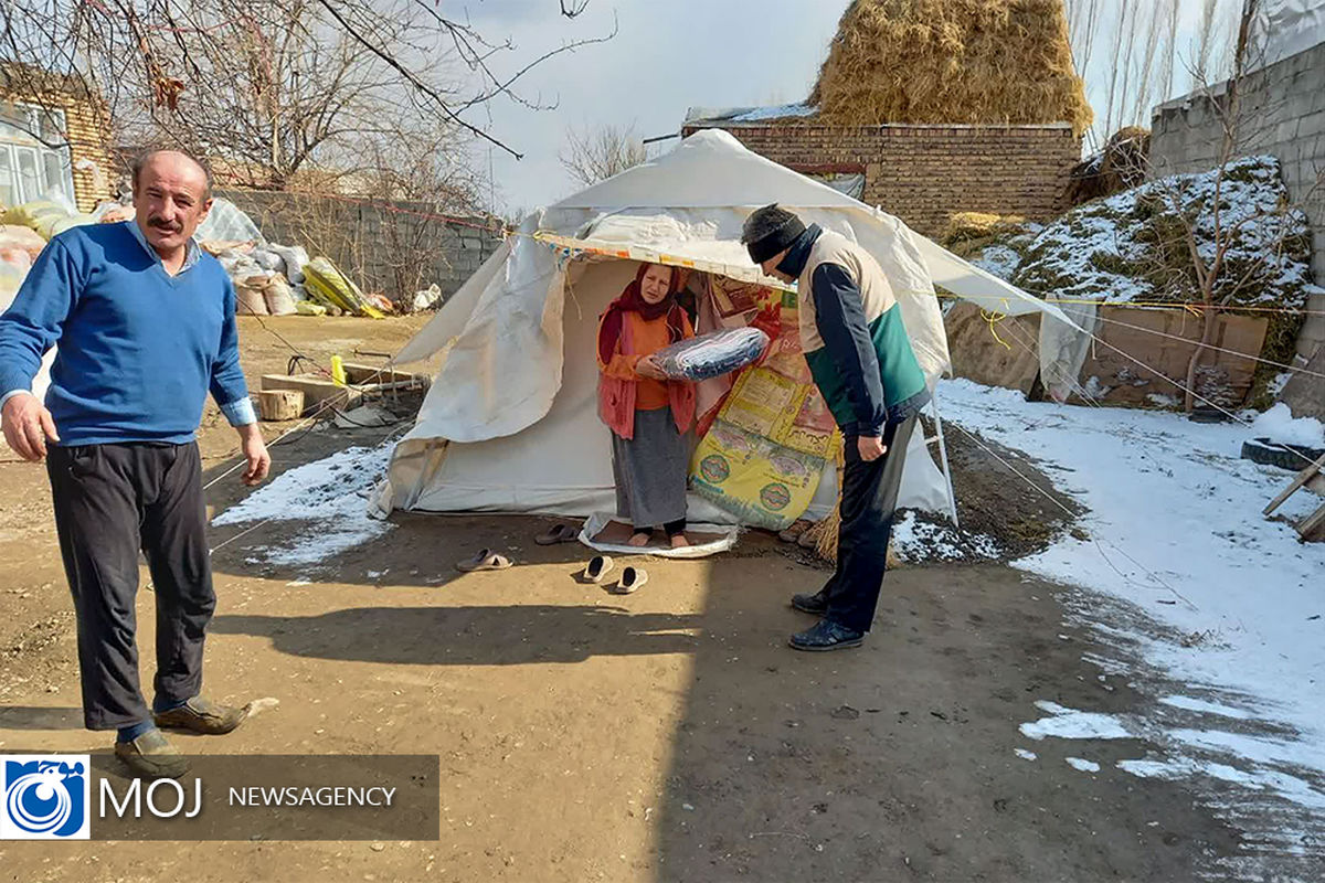 کمک رسانی خادمان آستان قدس رضوی به زلزله زدگان خوی 