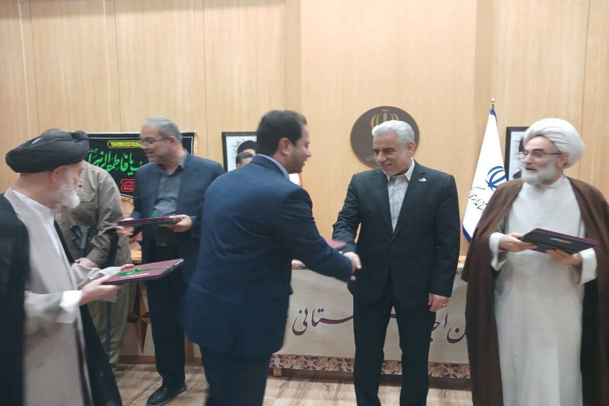 مدیر مجتمع دخانیات گیلان در اجلاس نماز تقدیر شد