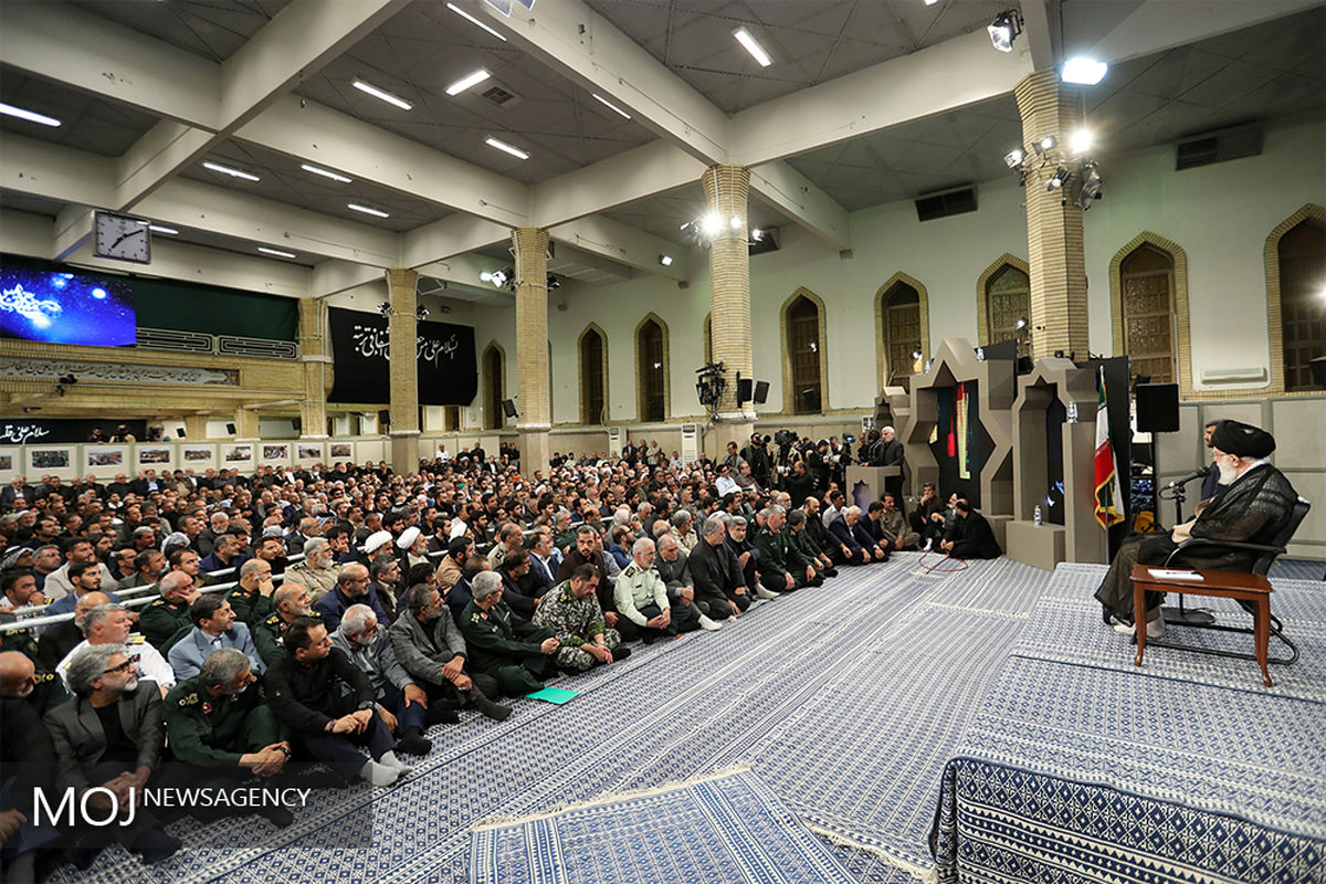 مراسم شب خاطره دفاع‌ مقدس با حضور مقام معظم رهبری