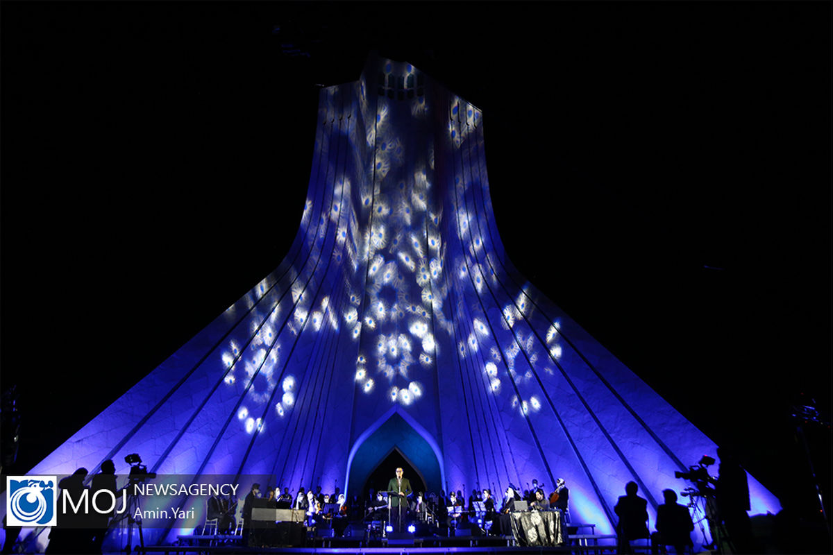 کنسرت آنلاین علیرضا قربانی در میدان آزادی تهران