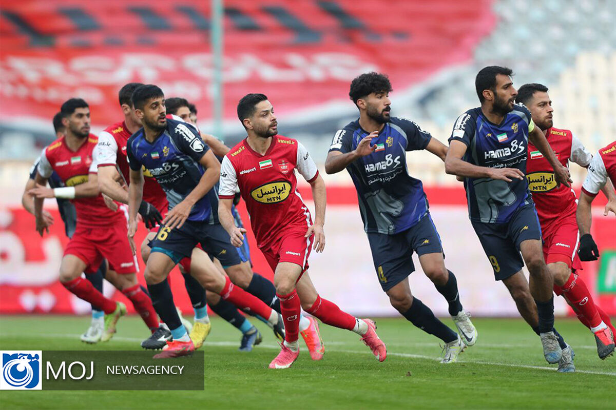 دیدار تیم‌ های فوتبال پرسپولیس و پیکان