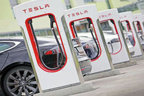 تسلا بزرگ‌ترین ایستگاه شارژ الکتریکی جهان را می‌سازد
