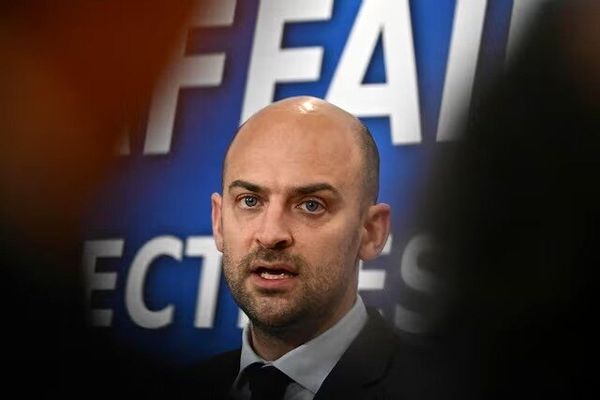 وزیر خارجه فرانسه بر فروشی نبودن گرینلند تاکید کرد