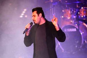 شوخی‌ احسان خواجه امیری با آزاده نامداری!