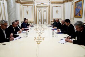 عراقچی با نخست وزیر ارمنستان دیدار کرد