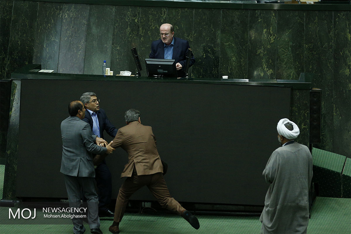 جلسه استیضاح وزیر امور اقتصادی و دارایی