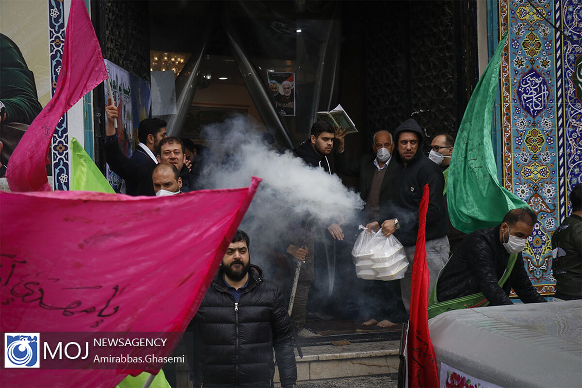 توزیع اطعام  و خدمات رسانی توسط موکب داران دولت آباد