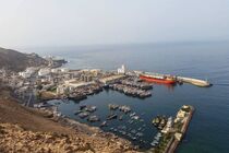 عربستان به ۲ کشتی اماراتی در بندر المکلا حمله کرد