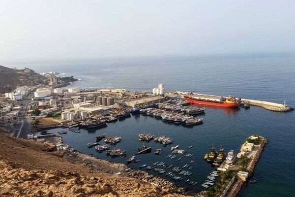 عربستان به ۲ کشتی اماراتی در بندر المکلا حمله کرد