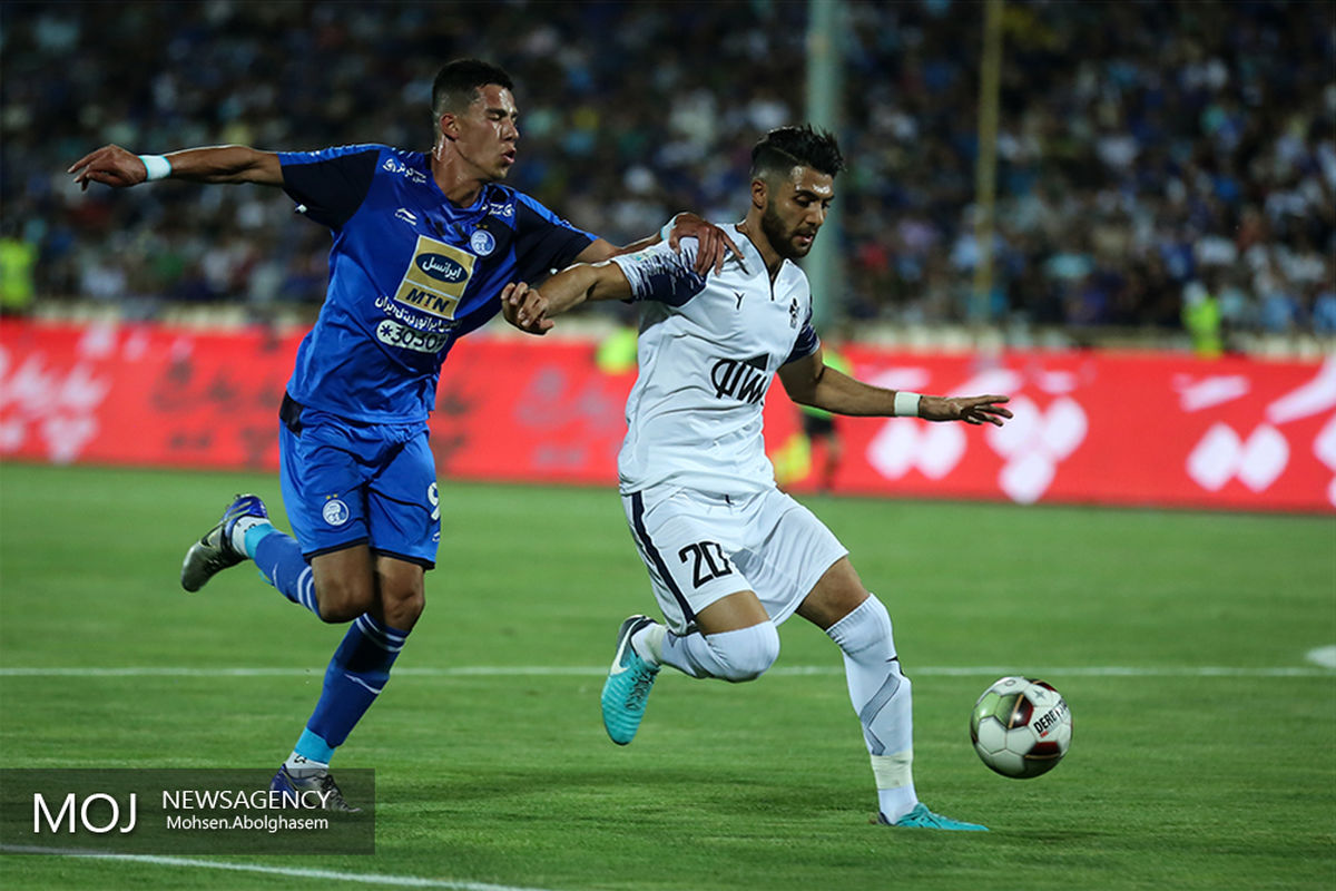 دیدار تیم های فوتبال استقلال تهران و پیکان