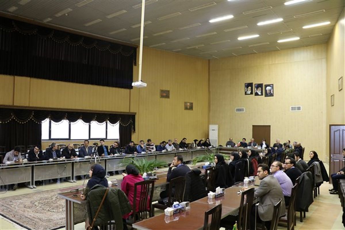 جلسه ارائه طرح اولیه شهرک مد و لباس آذربایجان شرقی