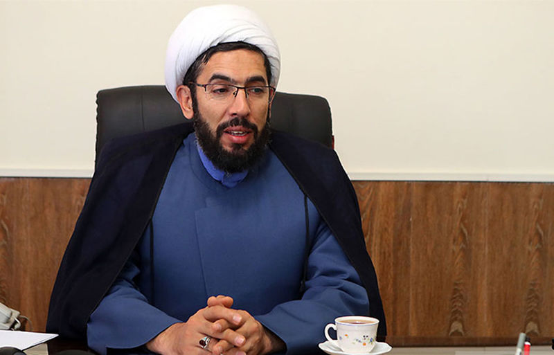 دانشگاهیان با هجمههای فرهنگی دشمنان مقابله کنند