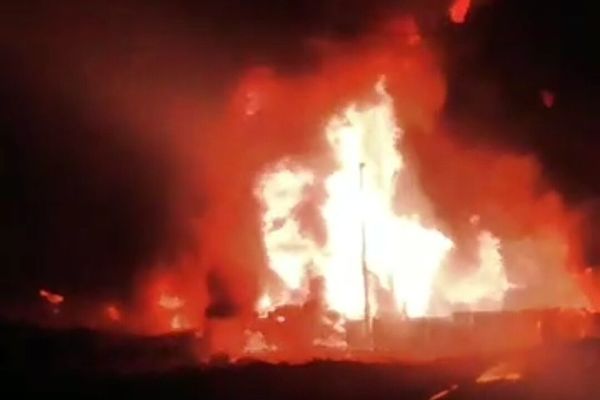 آتش‌سوزی شدید در لوله‌های انتقال نفت در«حمص» سوریه اتفاق افتاد