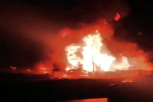 آتش‌سوزی شدید در لوله‌های انتقال نفت در«حمص» سوریه اتفاق افتاد