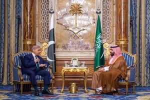 ولیعهد عربستان و شهباز شریف در جده با یکدیگر دیدار کردند
