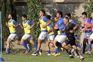 تمرینات استقلال پشت درهای بسته برگزار می‌شود