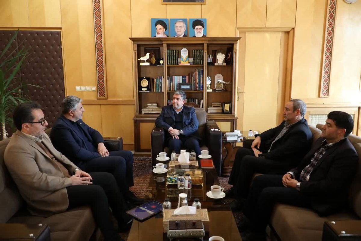 استاندار اردبیل.   